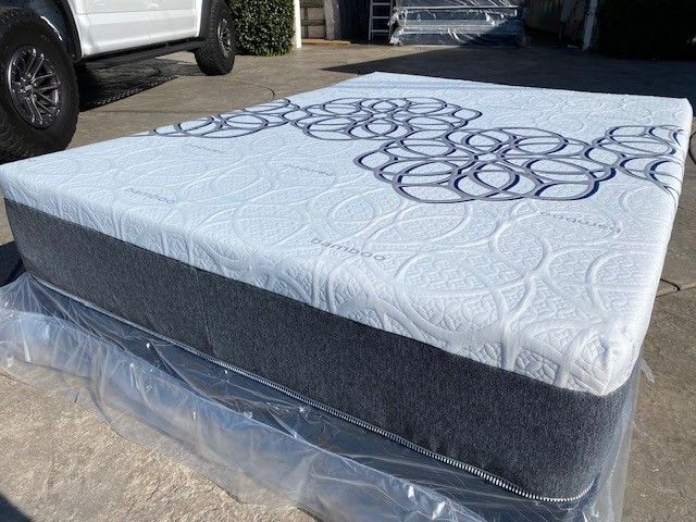 Queen Bamboo Cool Gel Memory Foam Mattress!!