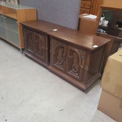 Matching nightstands or side table cabinets
