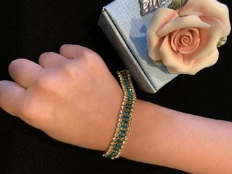 Stunning Yellow Gold Plated Green Crystal Bracelet 