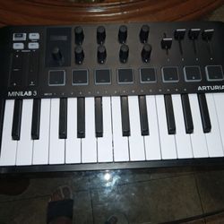 🎹 Arturia MiniLab 3 MIDI Keyboard Controller – Brand New, Unused 🎹

