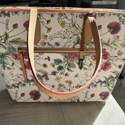 Dooney & Bourke Purse & Wallet