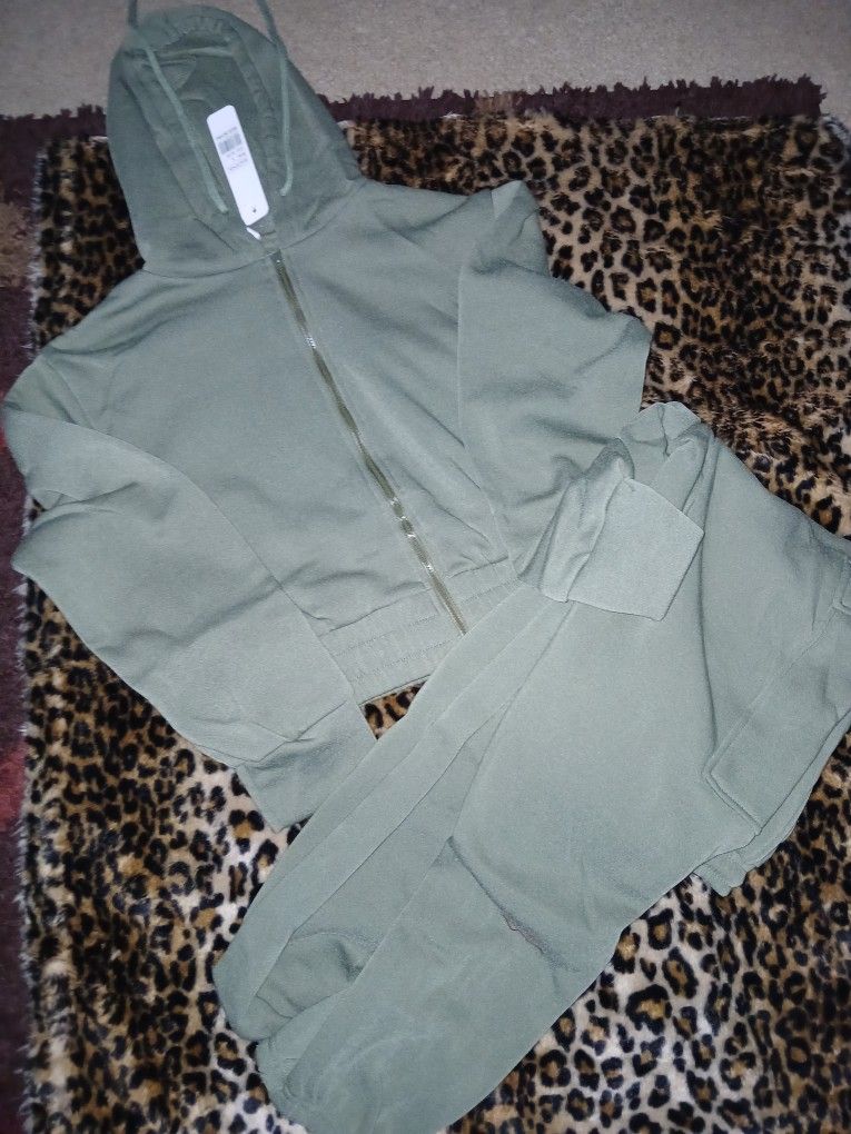 New Crop Top w/Hood Zip Up Fleece Jogging Set