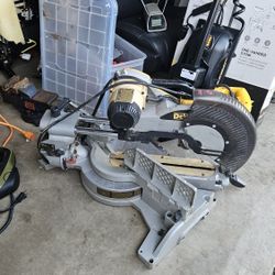 DeWalt 15 amps 12 in. Corded Compound Miter Saw for partsDeWalt 15 amps 12 in. Corded Compound Miter Saw for parts