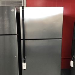 GE 18 Cu Ft Top And Bottom Back And Stainless Steel Fridge. 1 year Warranty 
