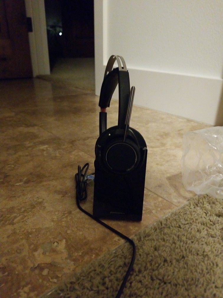 Plantronics Voyager Focus UC B825 bluetooth headset