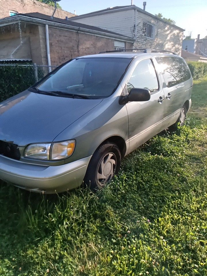 2000 Toyota Sienna