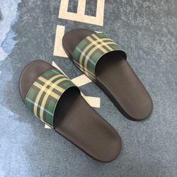 BURBERRY Beige Check Pool Slides