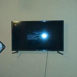 Samsung Smart TV With Remote 