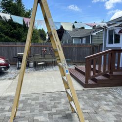 8 Ft Fiberglass Ladder 