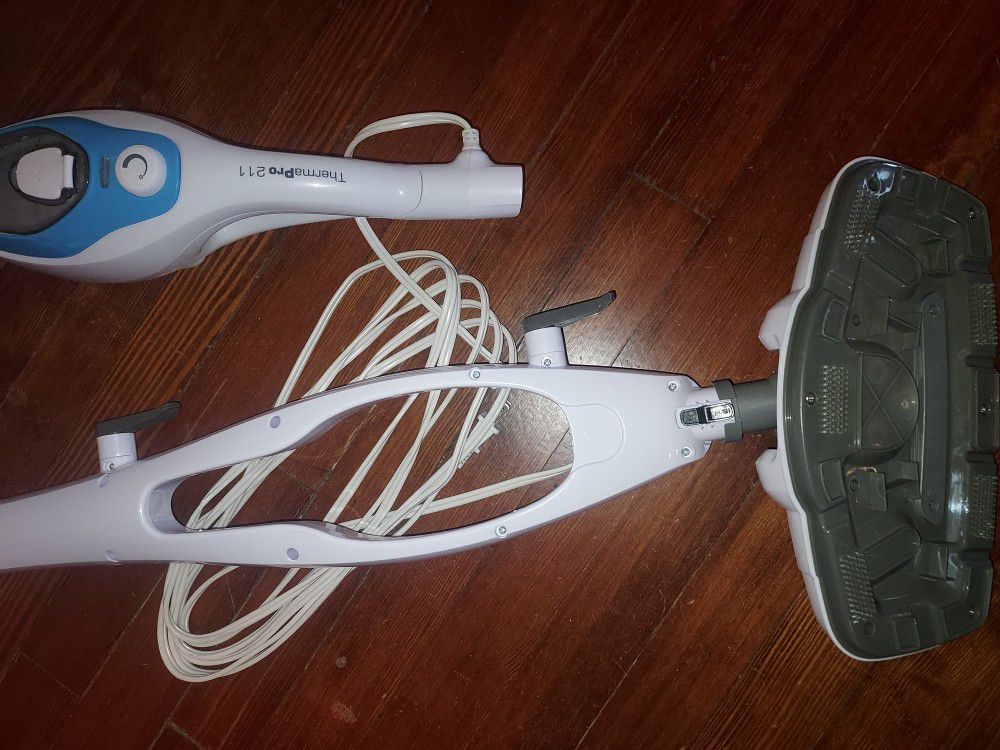 Steam Mop 3 In One By Sunbeam Like New Condition With Detachable Hand Steamer Plus Foldaway Handle For Easy Storage Pick Up In Forest Park, IL 60130