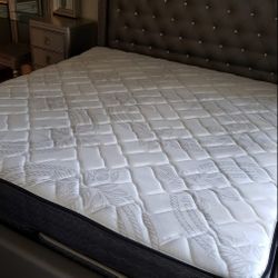 NEW KING PLUSH PILLOW TOP MATTRESS WITH BOX SPRING