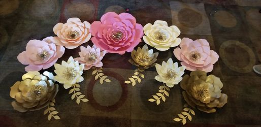 Paper flowers and paper roses. Flores de papel