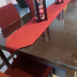 Dining Table 40 1/2” X 78 1/2 “ Includes 20” Insert Excellent Condition 