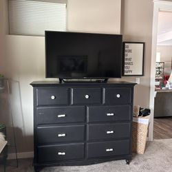 9-drawer Dresser