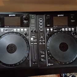 Pair Of Gemini MDJ 900 CDJs