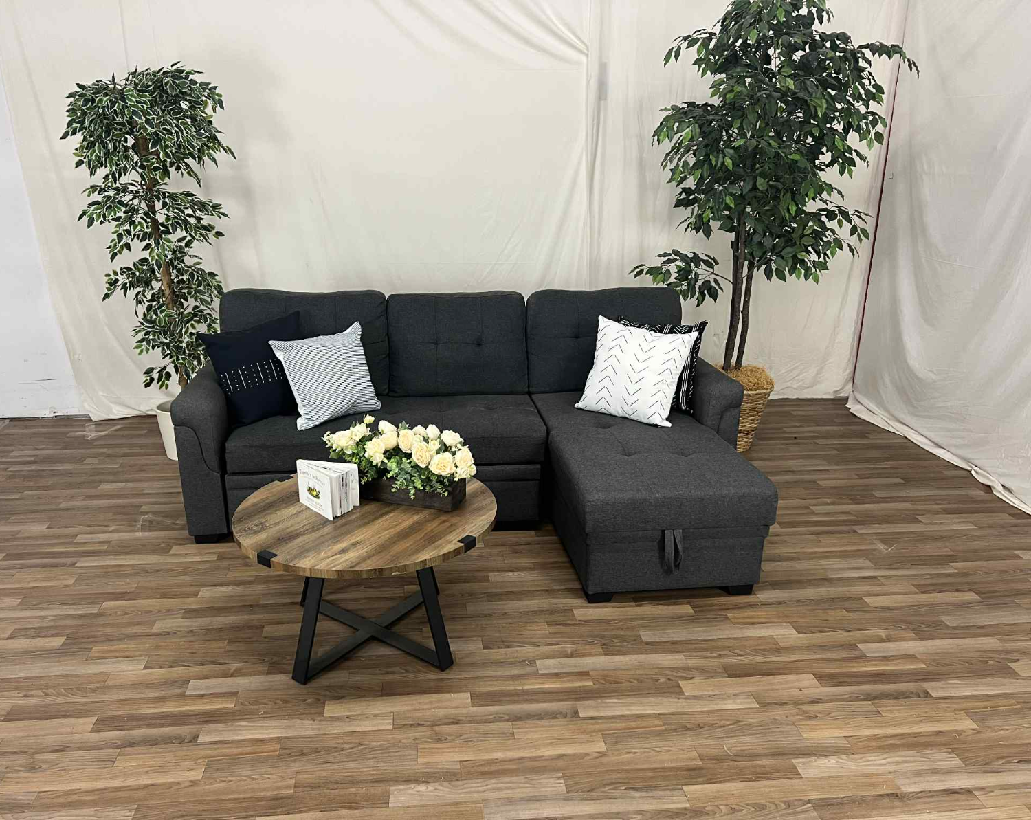 DELIVERY AVAILABLE Sectional/Couch