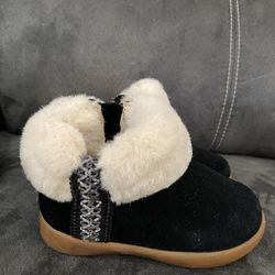 Kid Uggs Size 6