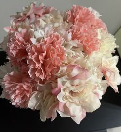 Clear Glass Vase With Artificial Carnation And Camellia Flowers -6 Piece Flowers