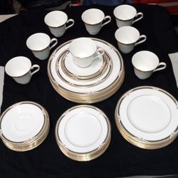 Royal Doulton Forsyth Fine China Service For 8