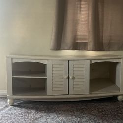 Free Tv Stand Must Pick Up Before 10am