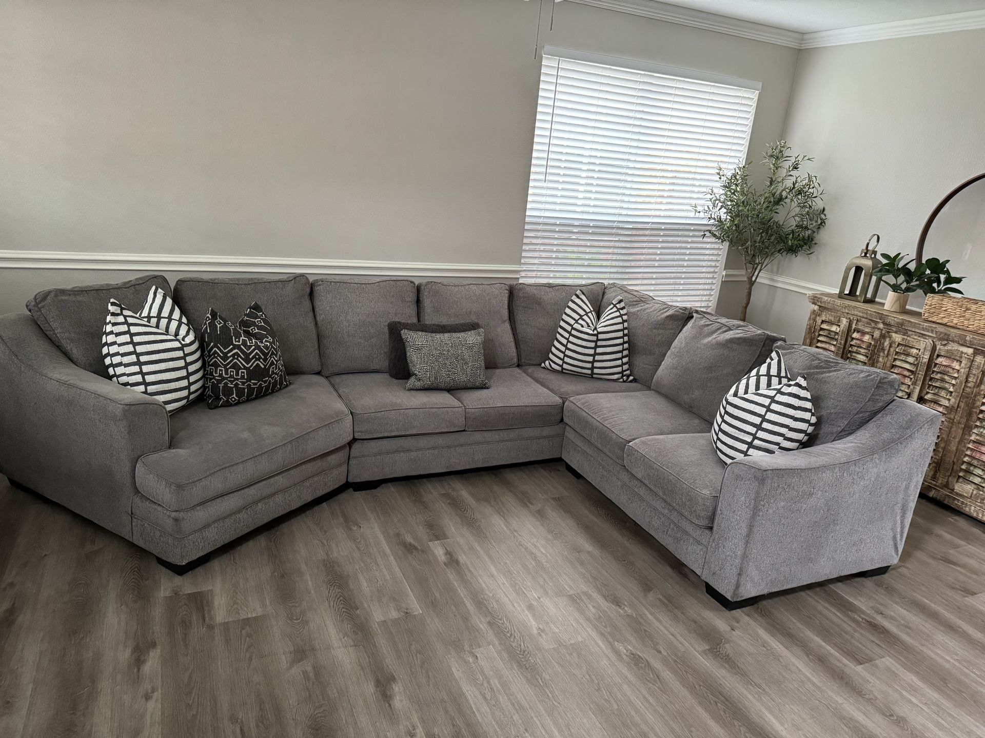 Beautiful Gray Sectional Sofa 