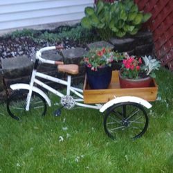 Yard Trike Ortament With Plant Stand. 