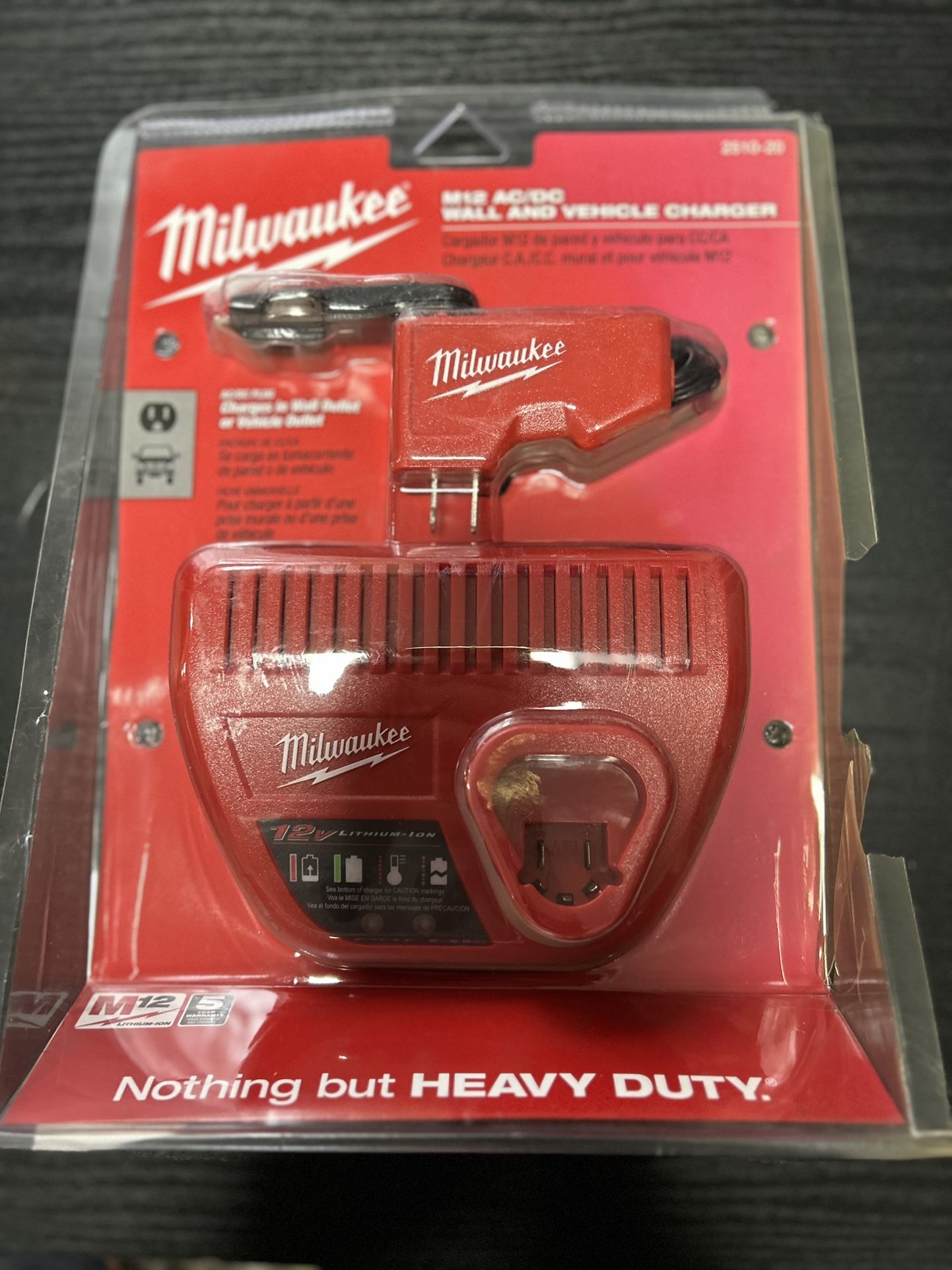 Milwaukee M12 Ac/Dc Wall And Vehicle Charger