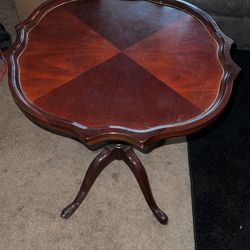 Cherry Round Table. 