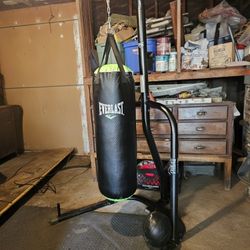 EverLast EverStrike Punching Bag W/Stand