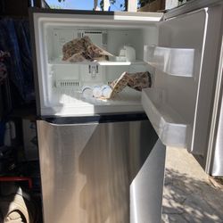 Hielera De Doble Puerta .Enfria Muy Bien Esta Limpiesita