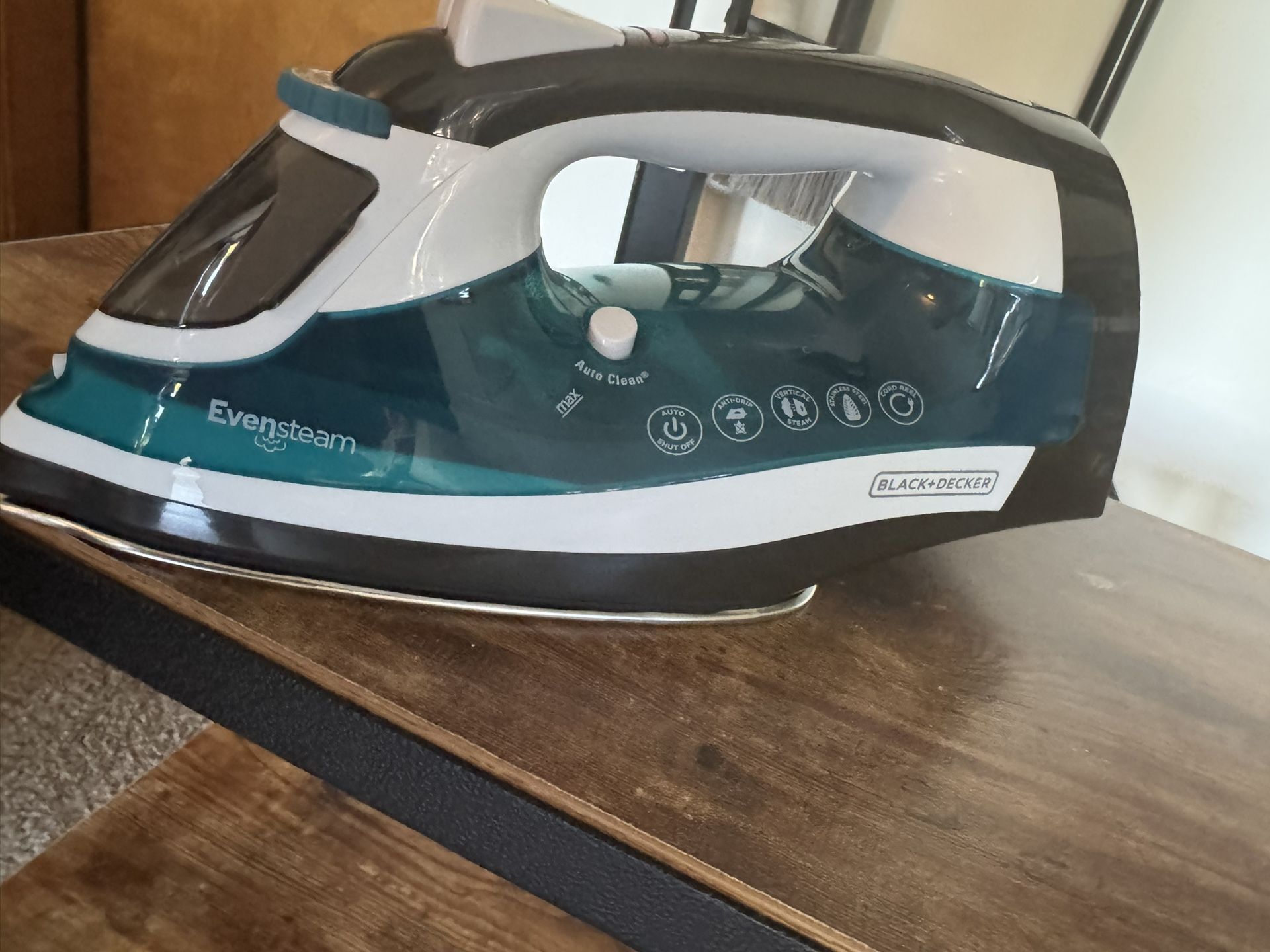 Black & Decker Evensteam Iron PLUS Ironing Board; Both Like New