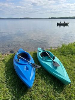 Set of 2 , 10 ft kayaks in like new condition. Come with paddles
