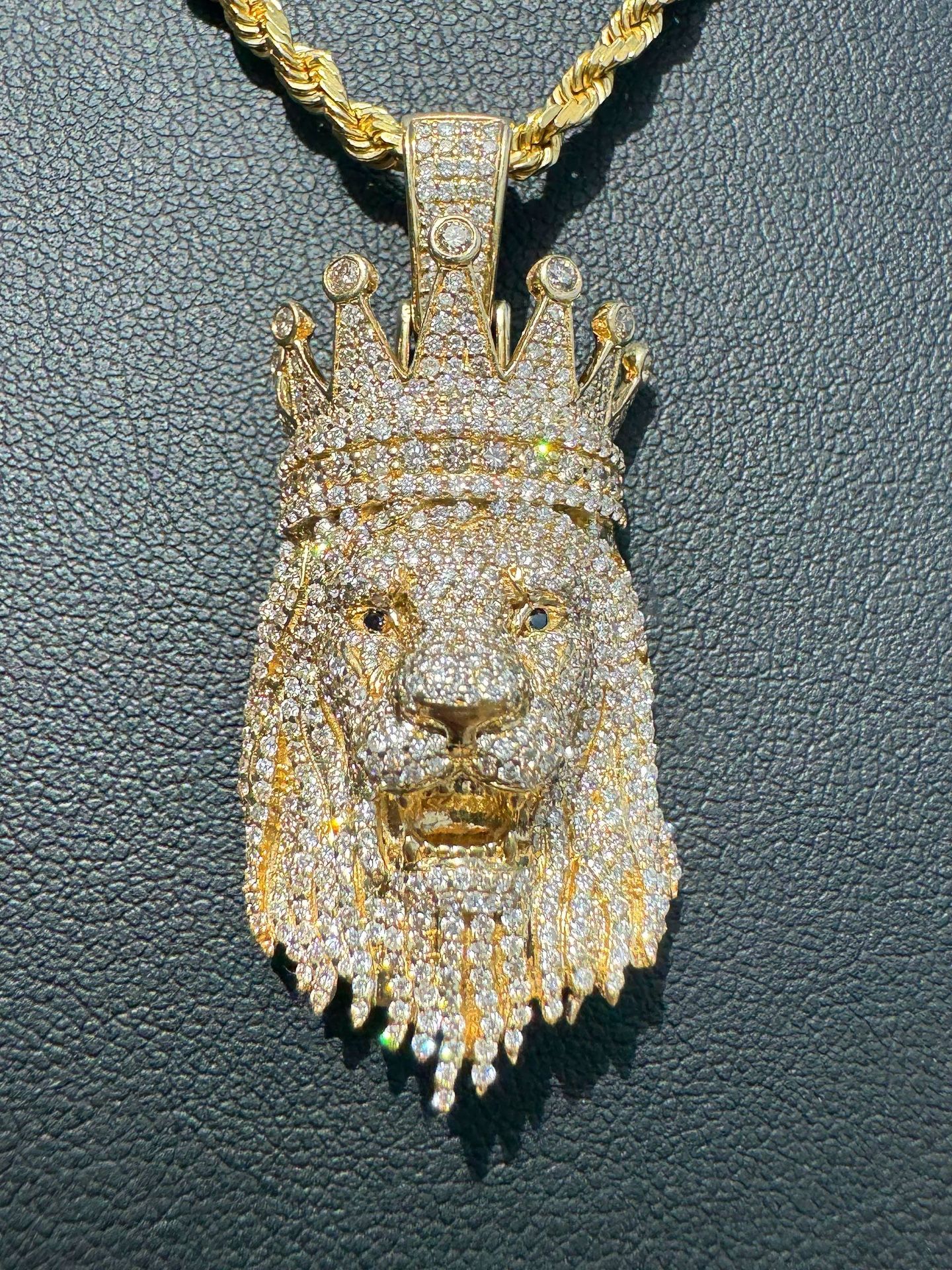10k yellow gold 5CTW Natural Diamond Lion King charm pendant