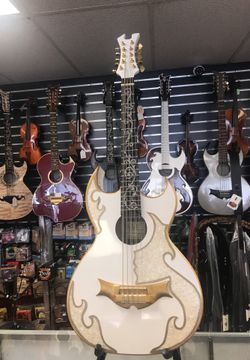 BAJO QUINTO DE DON CORTEZ. (LIMITED EDITION). WITH SHELL MICAS. B5 EXTREME-WHITE MICA-5. #HU5508-5. (COMES WITH AN EMG PICK -UP).