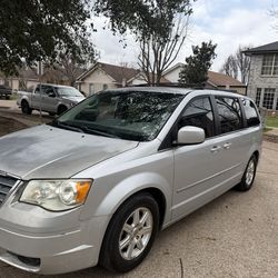 2009 Chrysler town & country