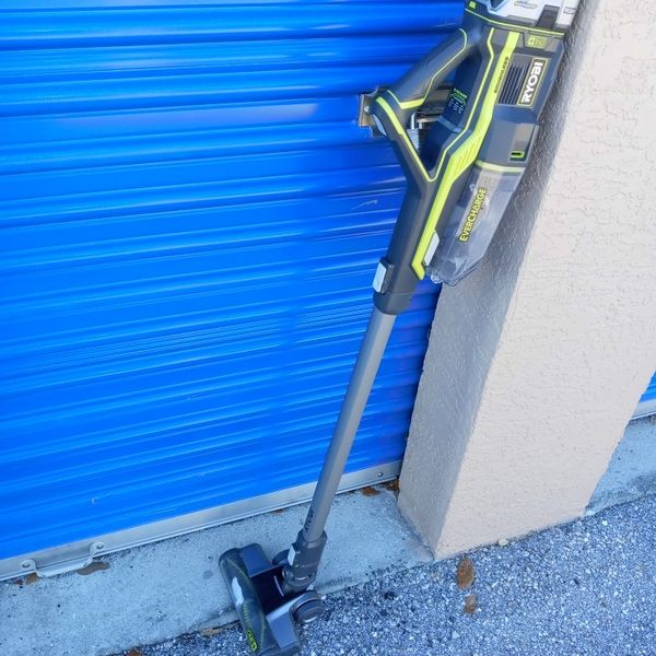 Ryobi Brushless Evercharge Vacuum/dustbuster. With 4 Amp Battery for