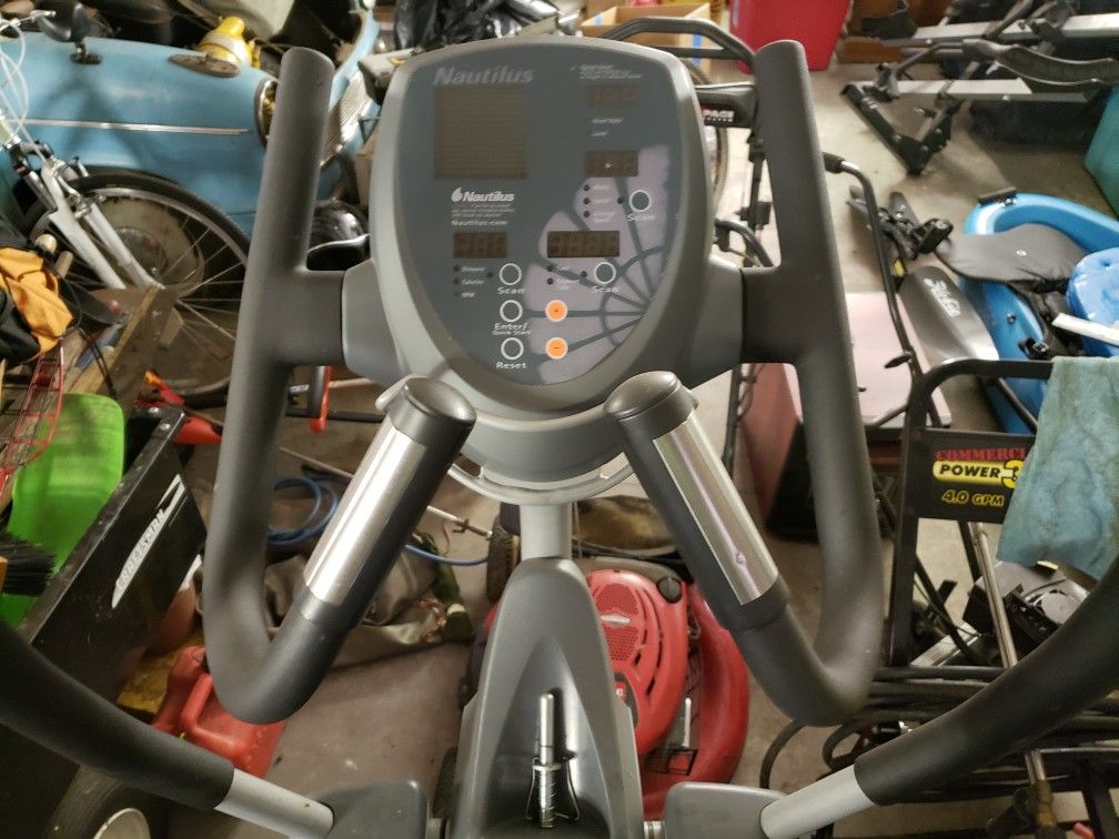 Professional Elliptical machine Nautilus NE 2000 for Sale in Lacey, WA
