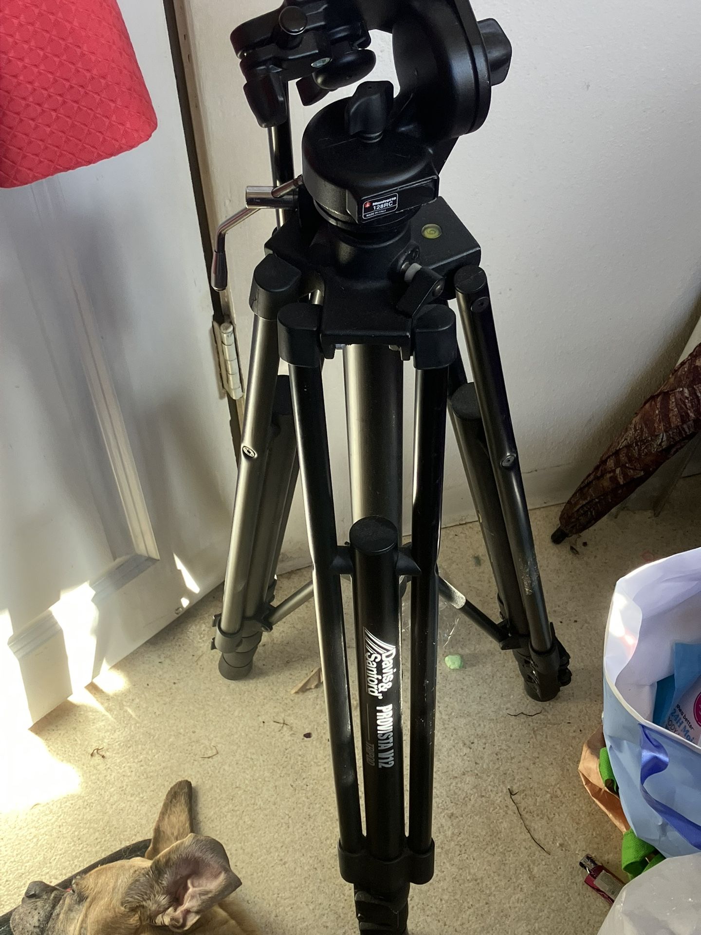 Davis & Stanford Pro Vista V12 Camera Tripod System W/ a MANFROTTO 128RC Fluid Head