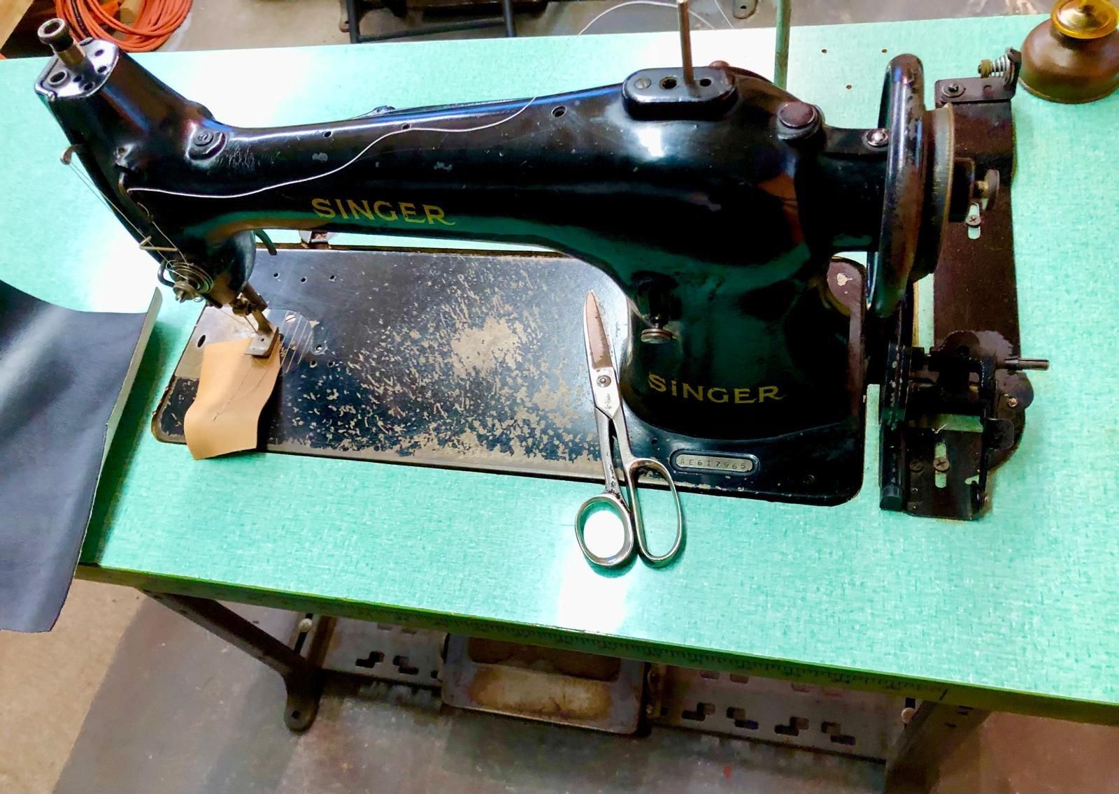 Singer, Commercial Sewing Machine With Table