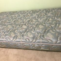 Twin Sealy mattress