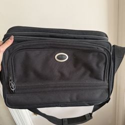 SwissGear 17” Laptop Messenger Bag – Excellent Condition