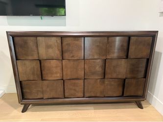 Modern Solid Wood Dresser + Matching Mirror – Great Condition