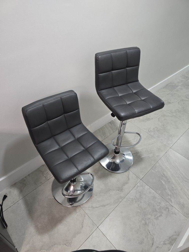 2 Bar Stools