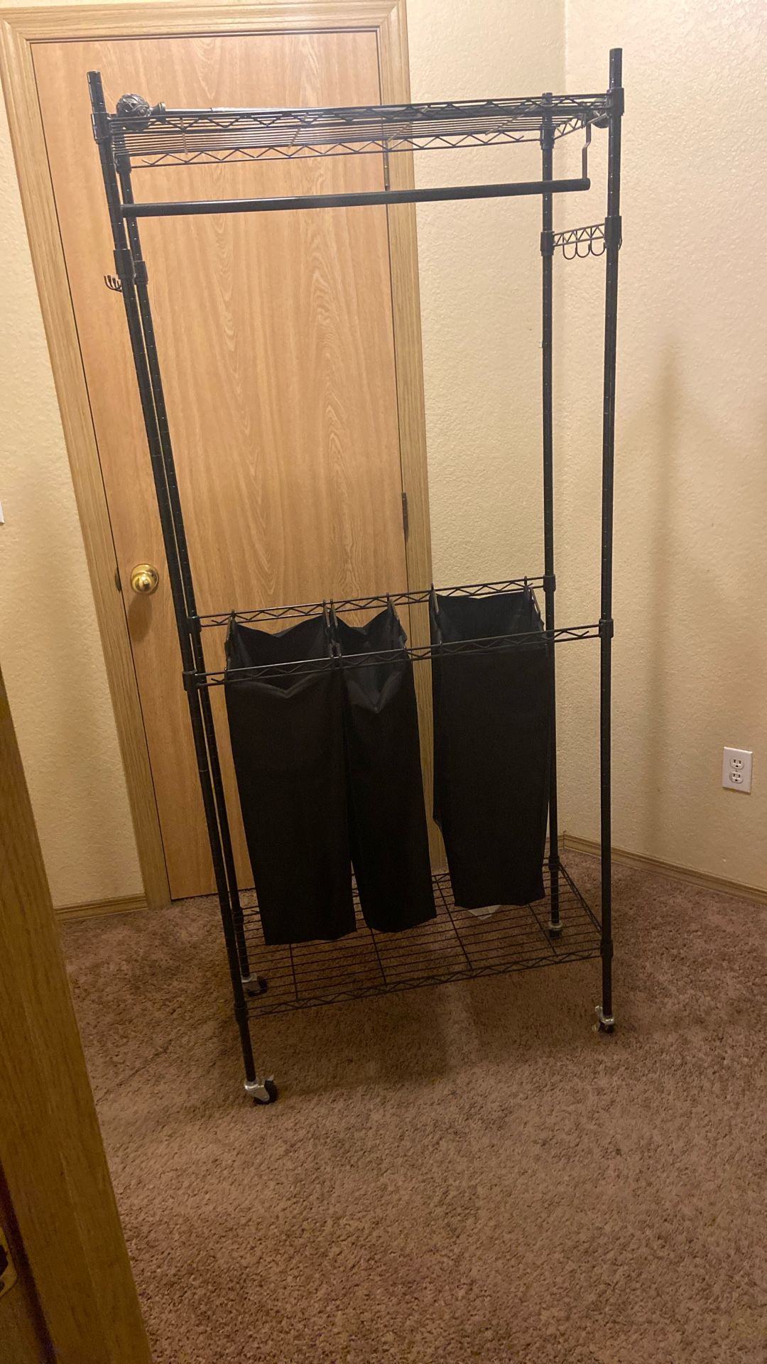 Laundry Sorting / Hanging 