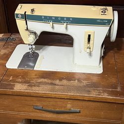 1970’s Singer Fashion Mate 257 Sewing Machine With Table