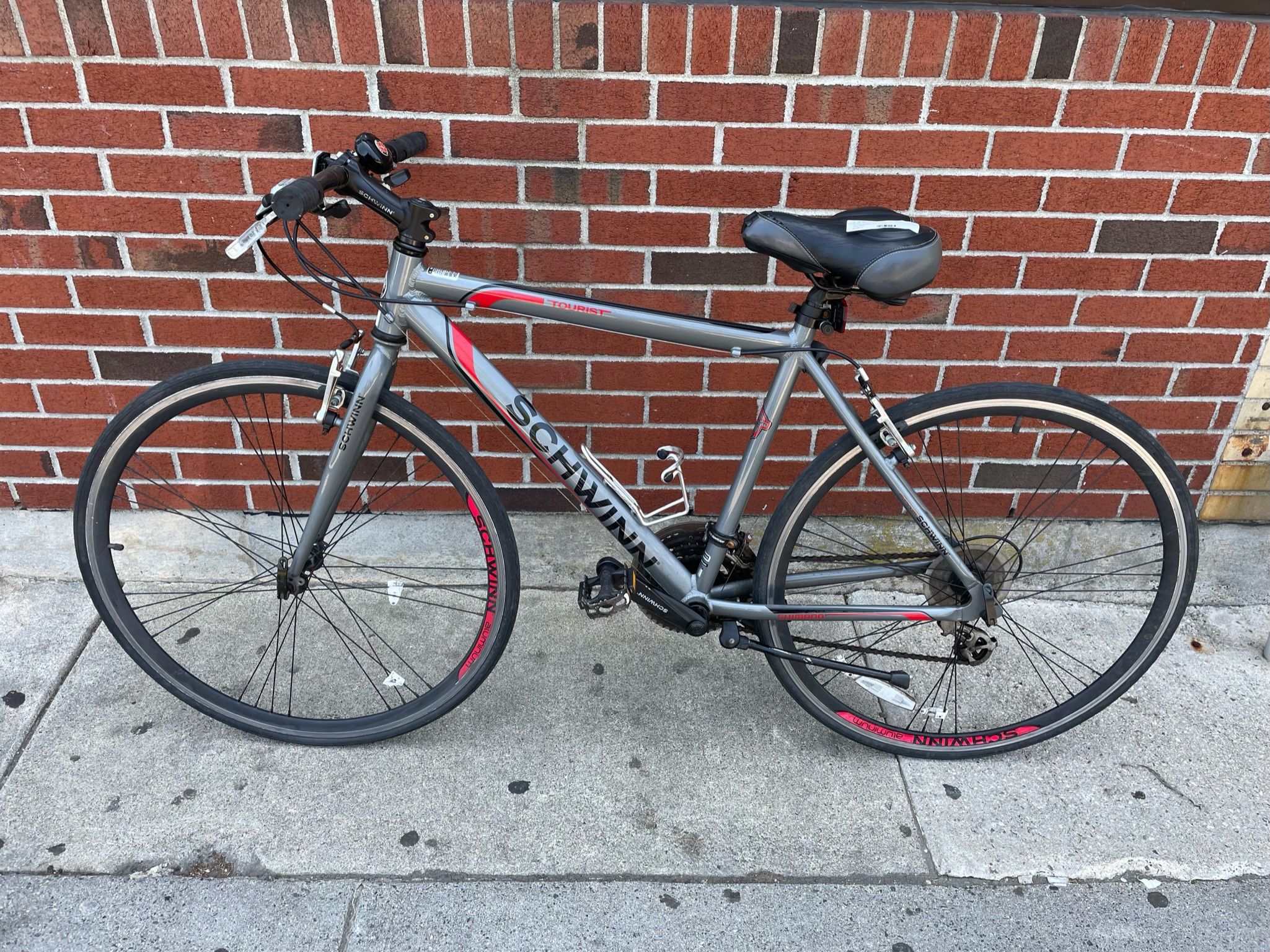 SCHWINN Tourist Road Hybrid Bike