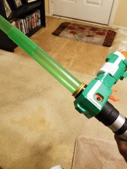 star wars lighsaber and blaster (2)