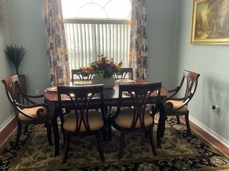 Traditional Dark Wood Dining Table with 6 Chairs
