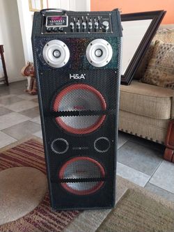 A&H BLUETOOTH  DOUBLE PARTY SPEAKER WITH USB AND SD CONECTIONS IN EXCELLENT WORKING CONDITION IS LOUD AND HAS LIGHTS