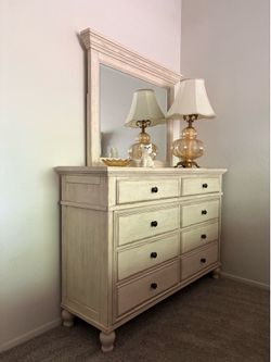 Ashley’s Furniture Eight Drawer Dresser